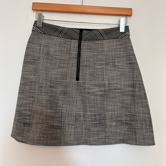 Alice and Olivia black, grey and white gingham mini skirt w/ silver undertones. - Picture 4 of 6